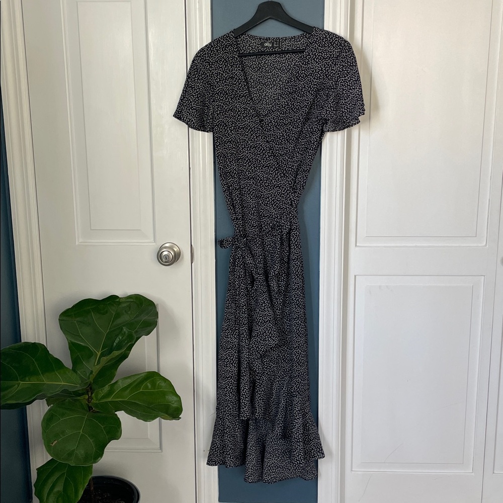 Ally Wrap Dress • Speckled Print • Flowy Ruffle Hem • Ally Fashion • Size 8